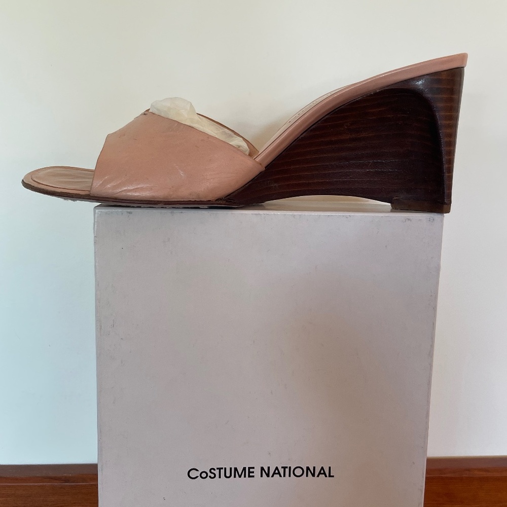 Luxe * COSTUME NATIONAL * Soft Peachy Pink Wedge Sandals * Size 37.5 *